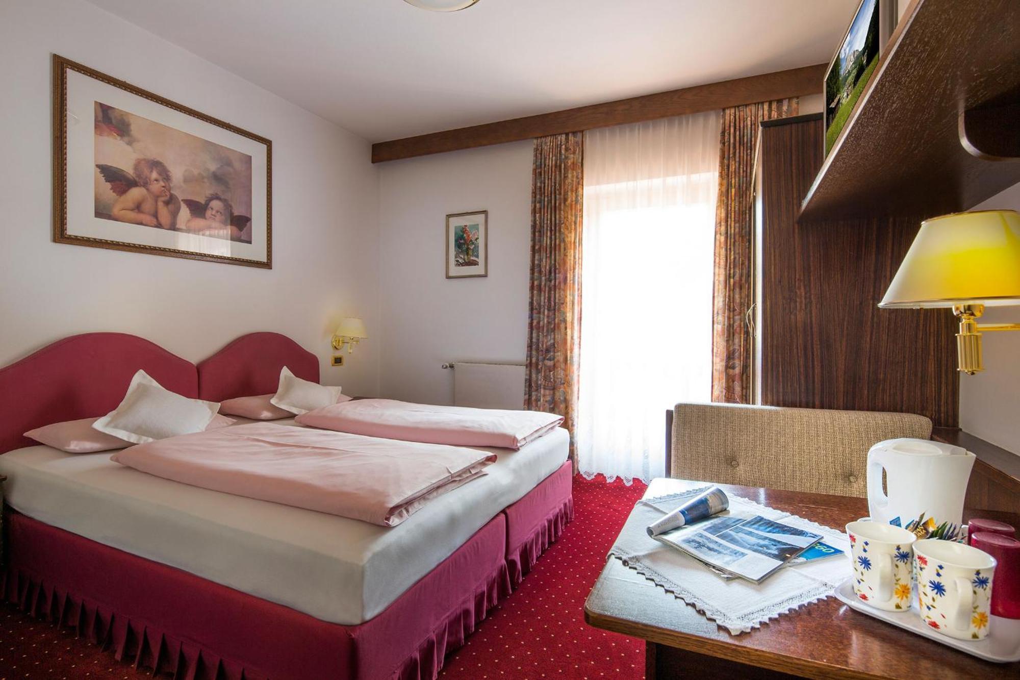 Hotel Maria Corvara In Badia Ngoại thất bức ảnh