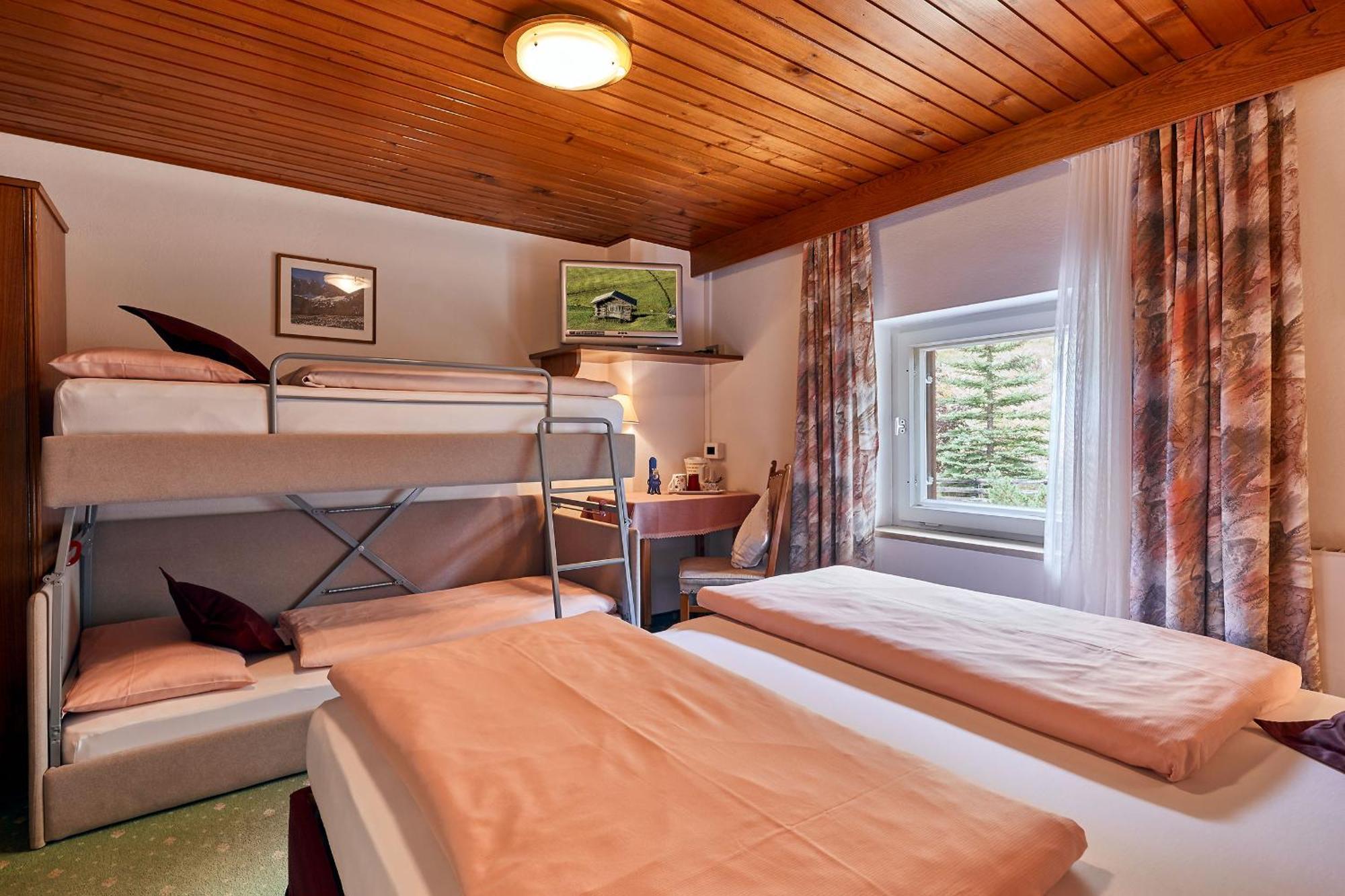 Hotel Maria Corvara In Badia Ngoại thất bức ảnh
