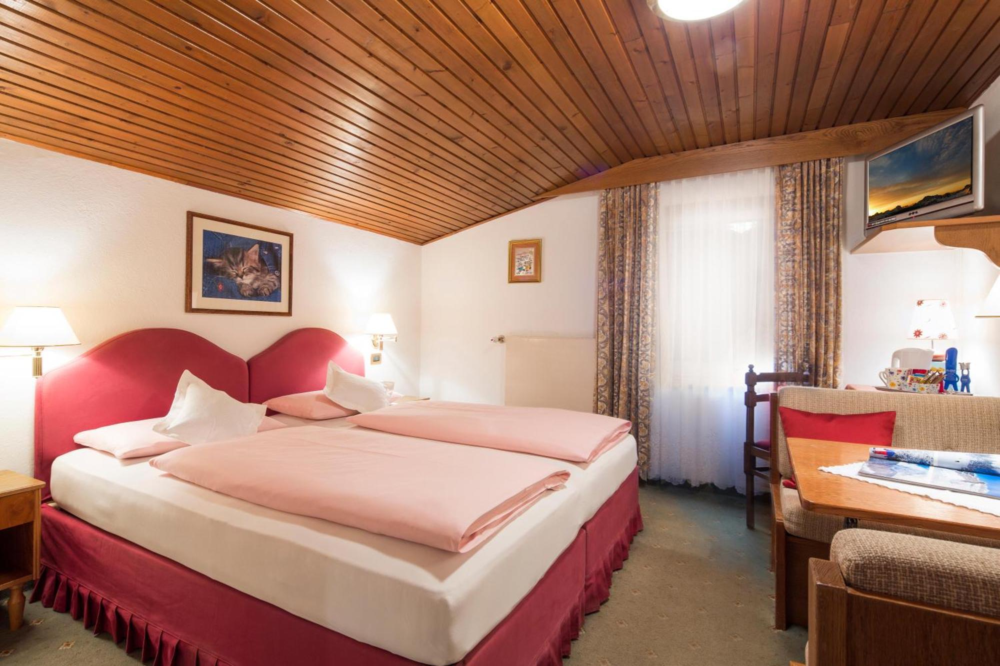 Hotel Maria Corvara In Badia Ngoại thất bức ảnh