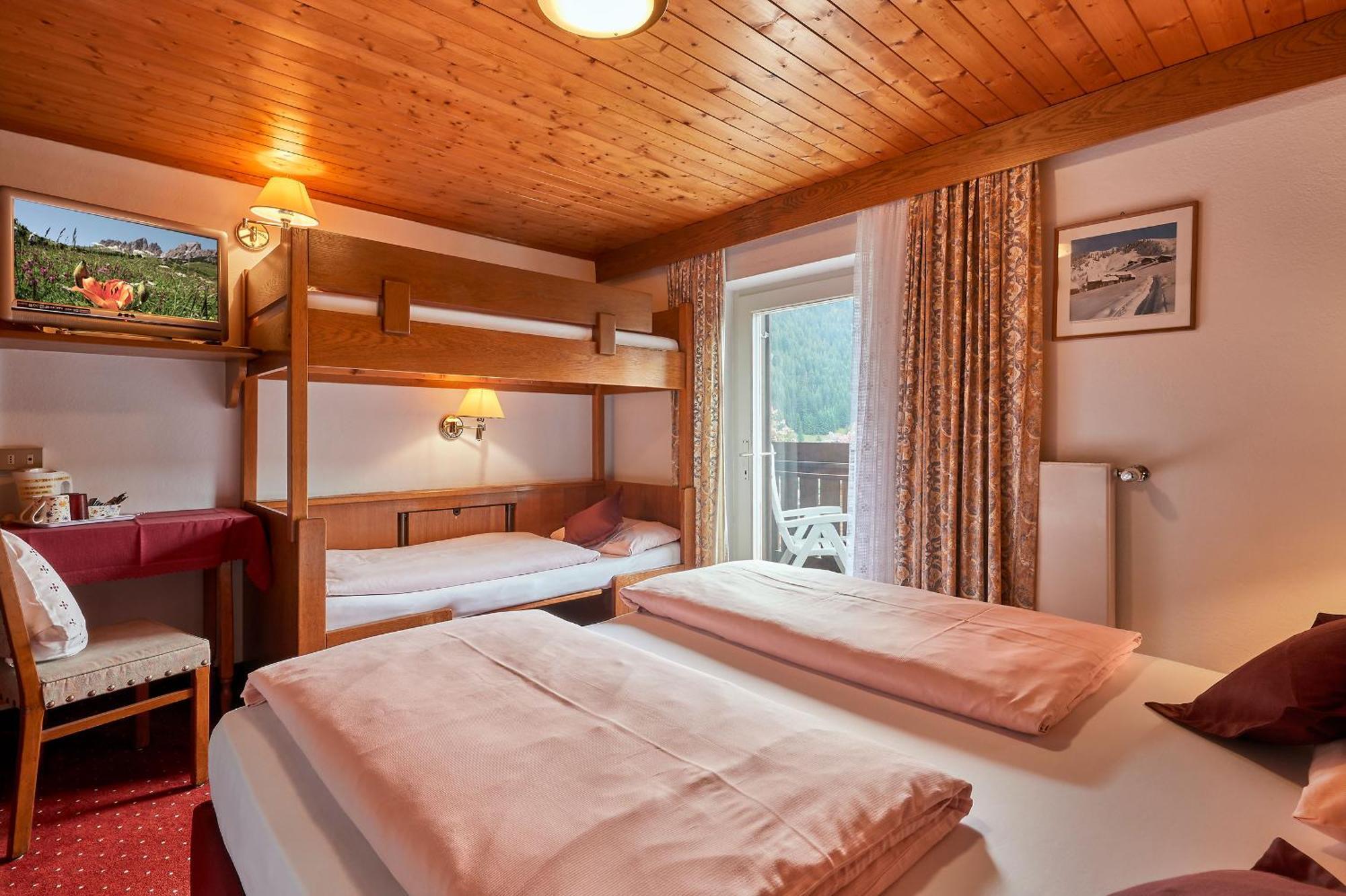 Hotel Maria Corvara In Badia Ngoại thất bức ảnh