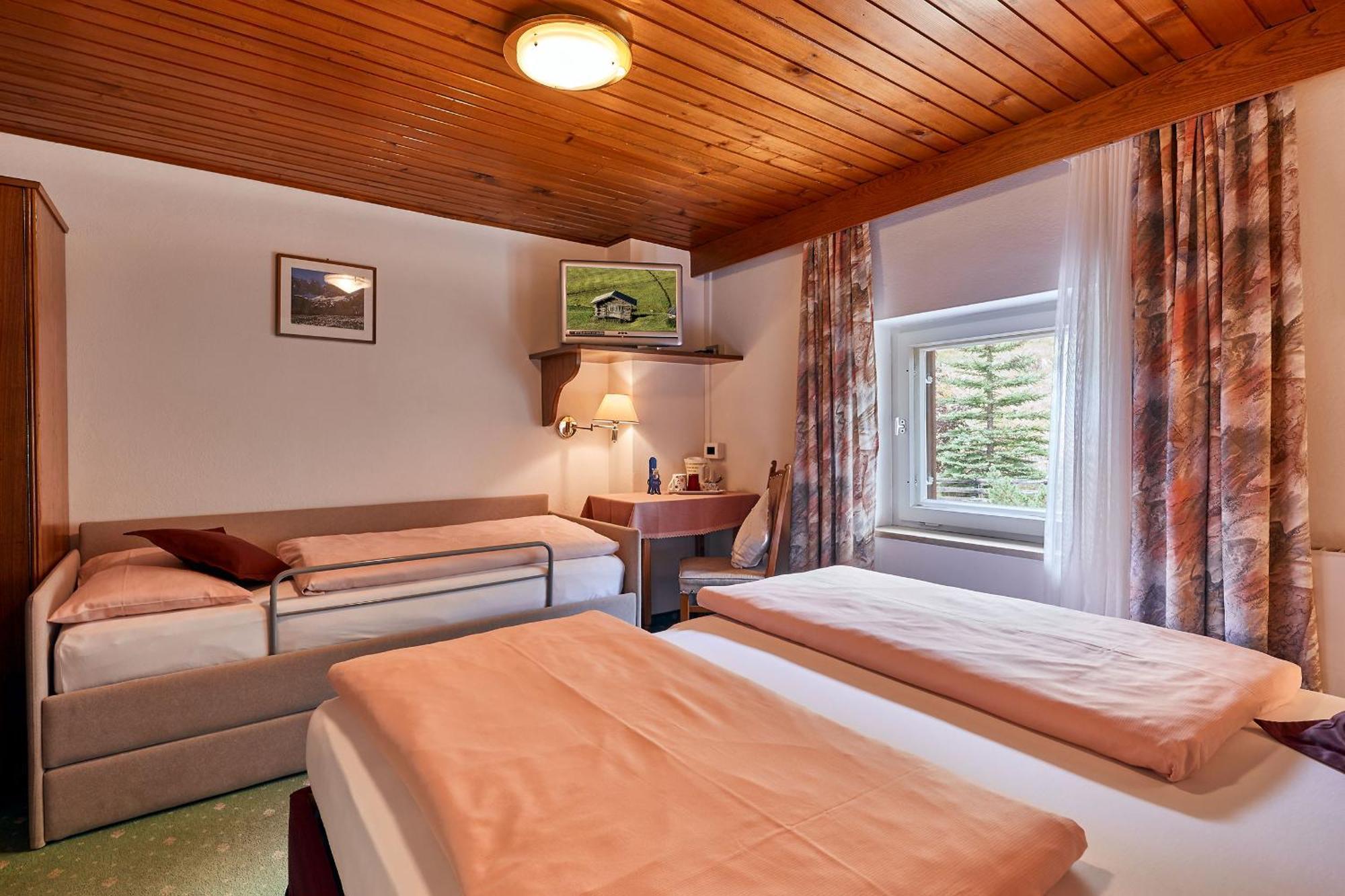 Hotel Maria Corvara In Badia Ngoại thất bức ảnh